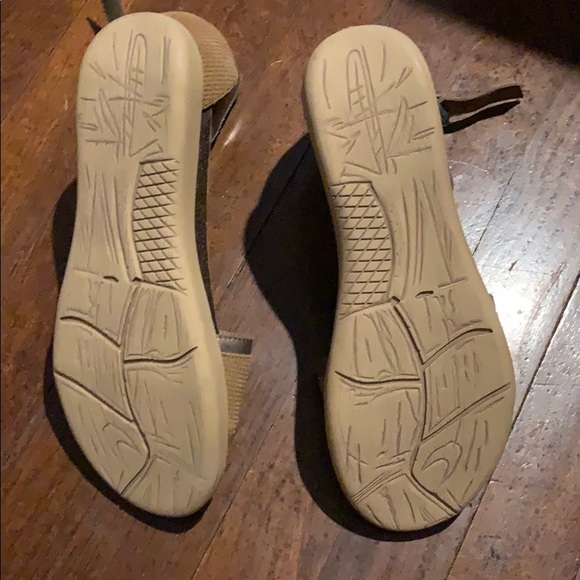 OTBT sandals size 8 - Picture 3 of 5